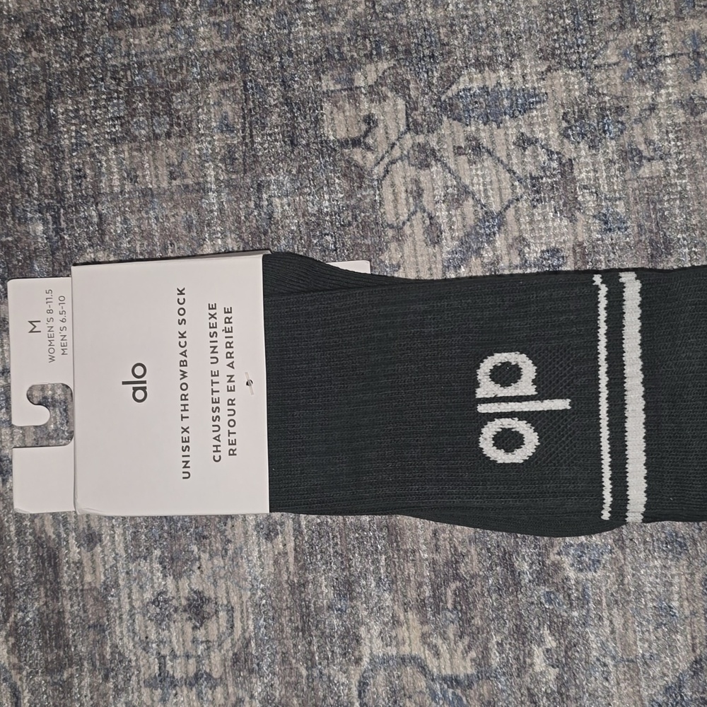 ALO Yoga Unisex Throwback Charcoal Green Athletic Socks Medium $34 - Picture 4 of 7